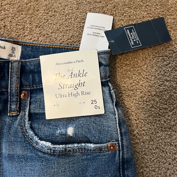 Abercrombie’s & Fitch Petite Ankle Straight Ultra High Rise Jean - Picture 2 of 3